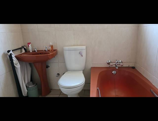 3 BEDROOM FREEHOLD FOR SALE IN NIMROD PARK